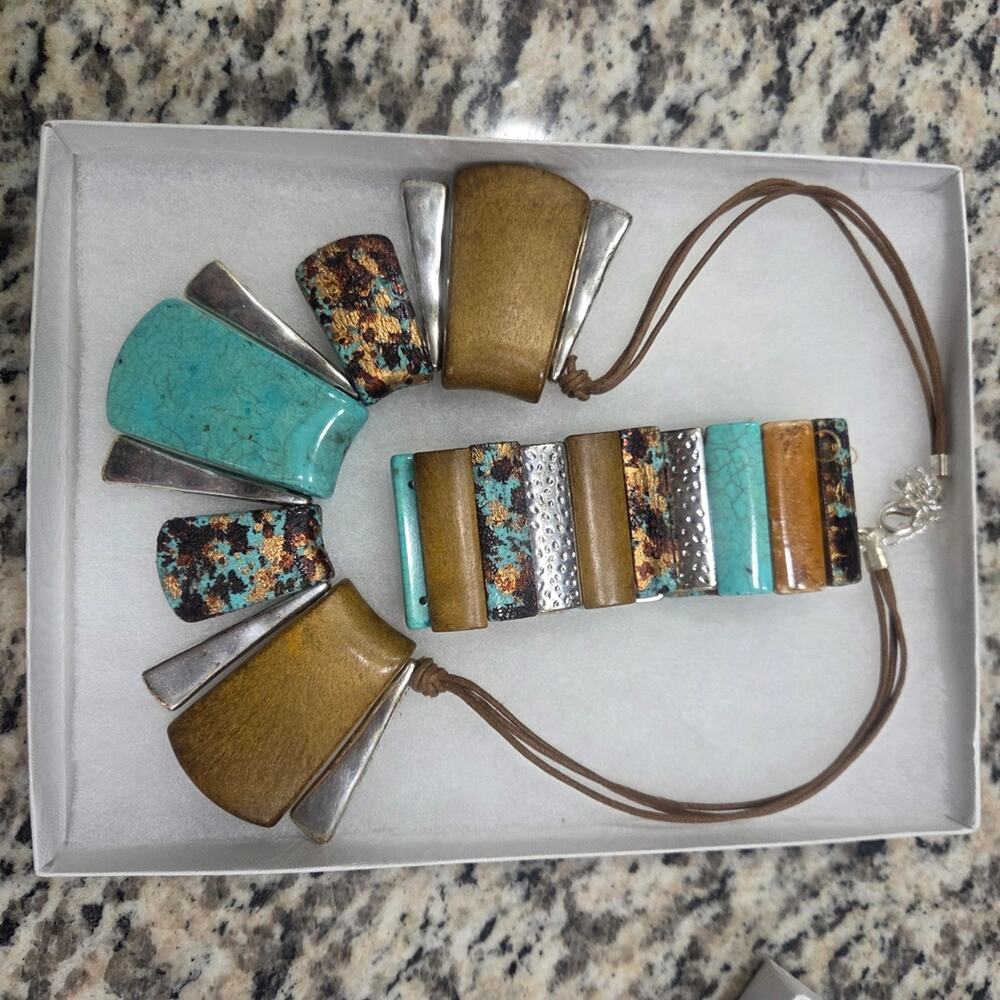 Artistic Turquoise Matching Necklace & Bracelet Set